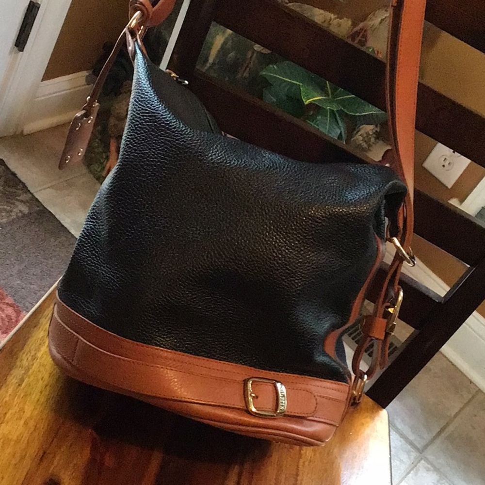 Stunning Valentina leather bucket bag like new!